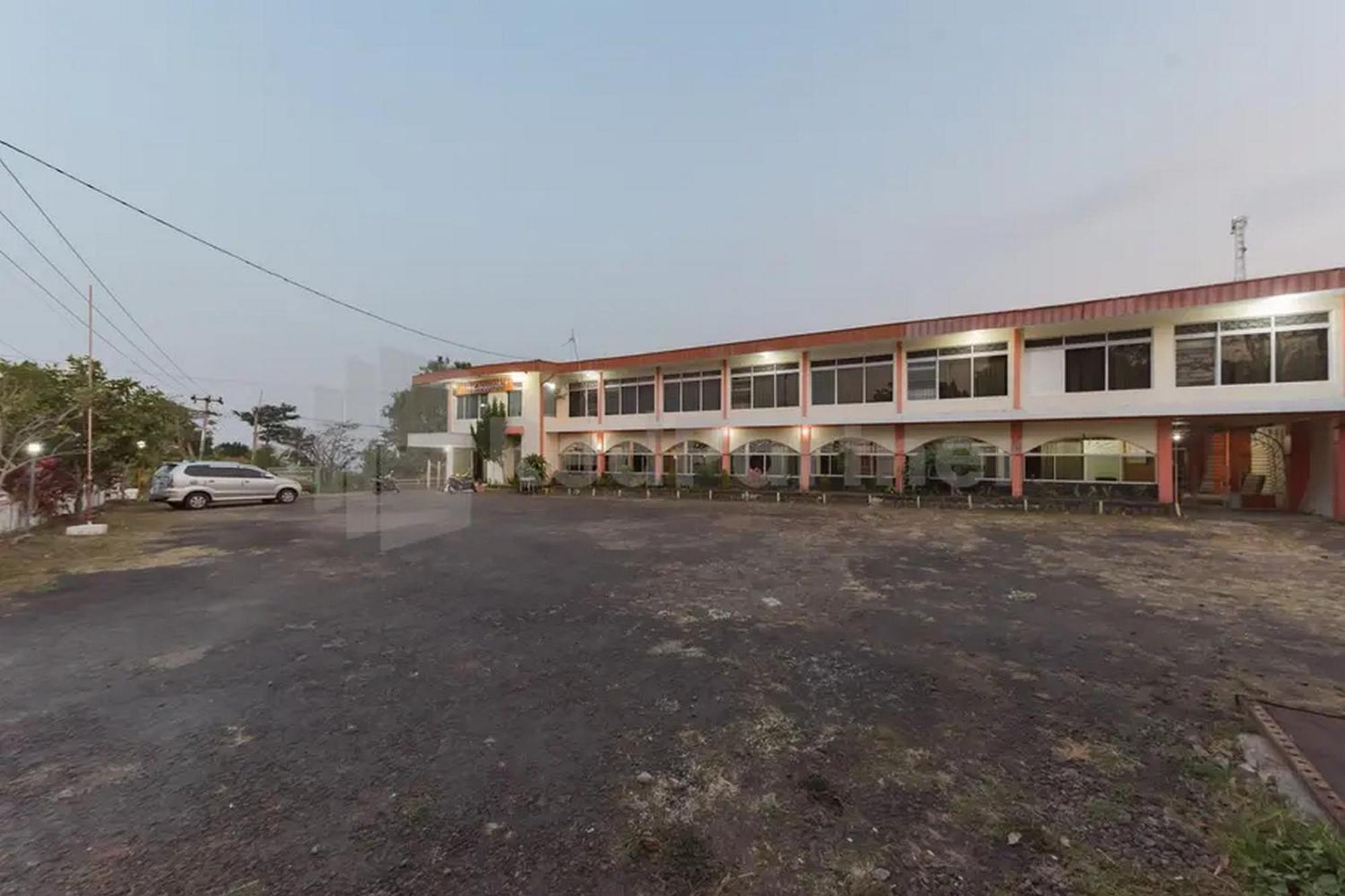 Hotel Linggarjati Near Natural Park Twa Linggarjati Ngoại thất bức ảnh
