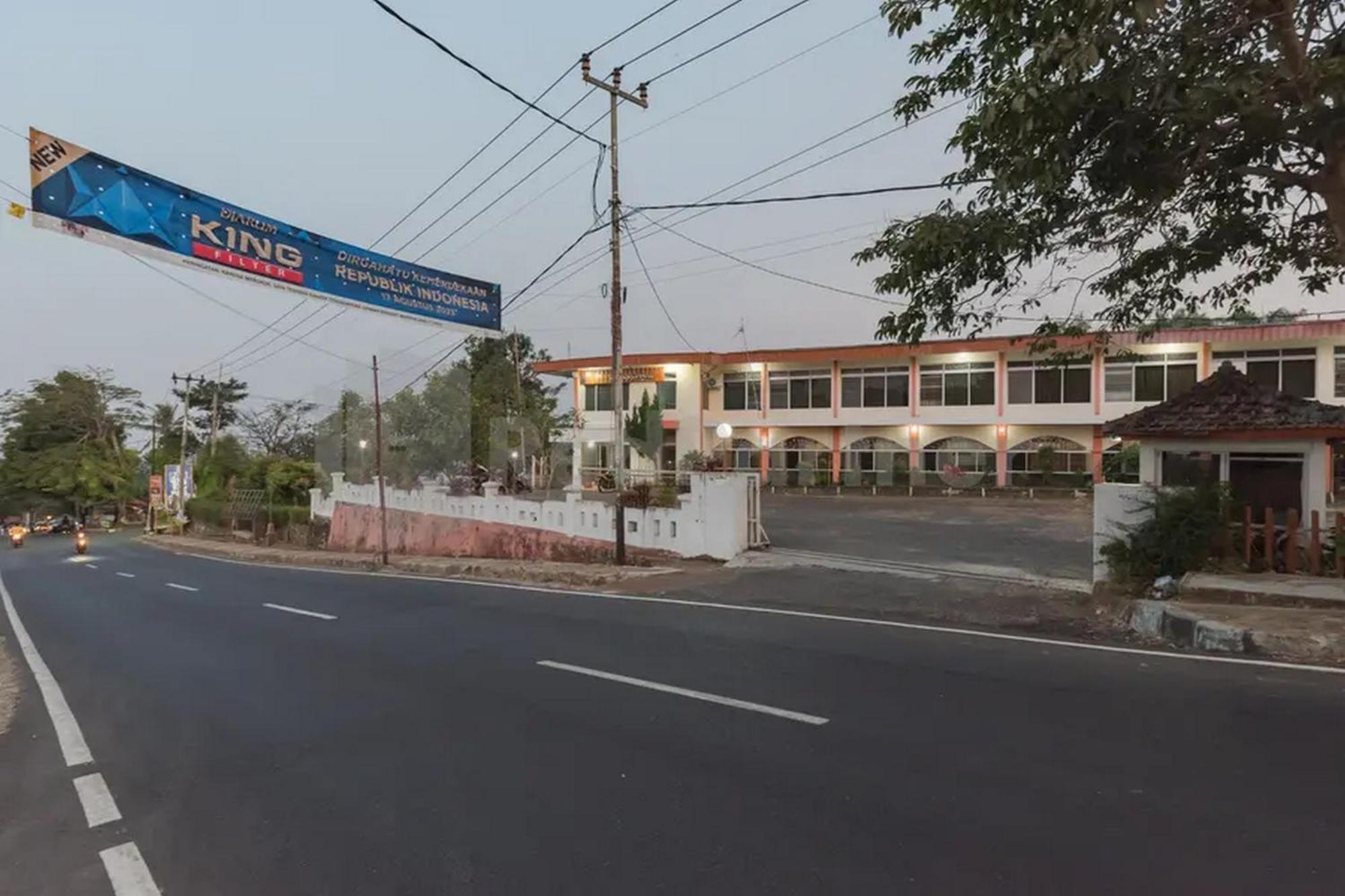 Hotel Linggarjati Near Natural Park Twa Linggarjati Ngoại thất bức ảnh