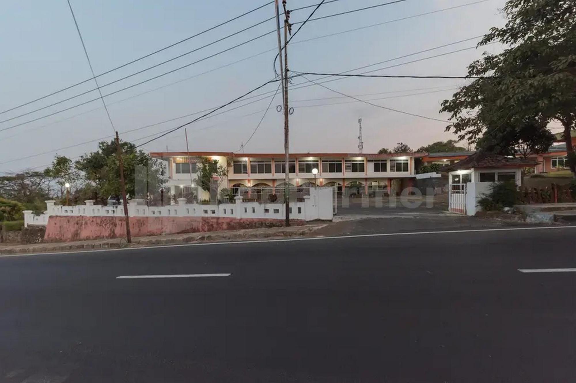 Hotel Linggarjati Near Natural Park Twa Linggarjati Ngoại thất bức ảnh