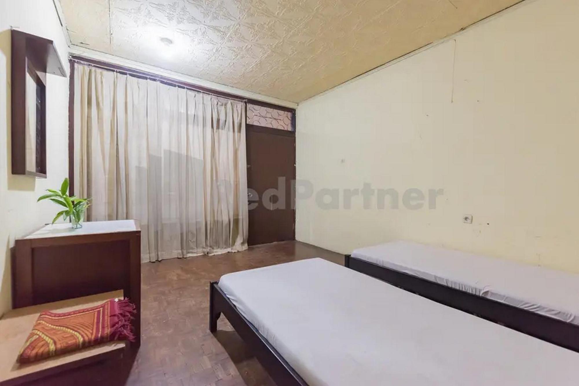 Hotel Linggarjati Near Natural Park Twa Linggarjati Ngoại thất bức ảnh